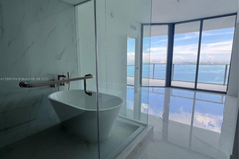 Condo in Miami, Florida, 3 bedrooms  № 1924974 - photo 19