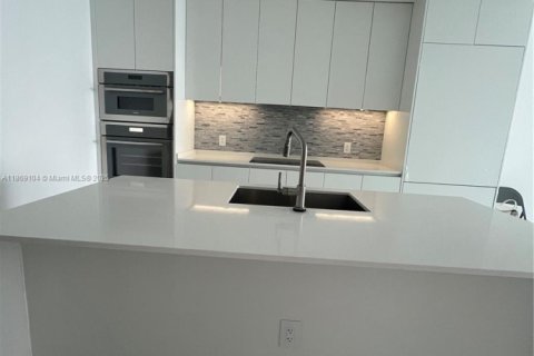 Condo in Miami, Florida, 3 bedrooms  № 1924974 - photo 12