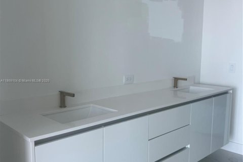 Condo in Miami, Florida, 3 bedrooms  № 1924974 - photo 25