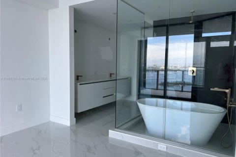 Condo in Miami, Florida, 3 bedrooms  № 1924974 - photo 21