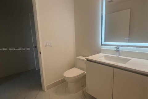 Condo in Miami, Florida, 3 bedrooms  № 1924974 - photo 29