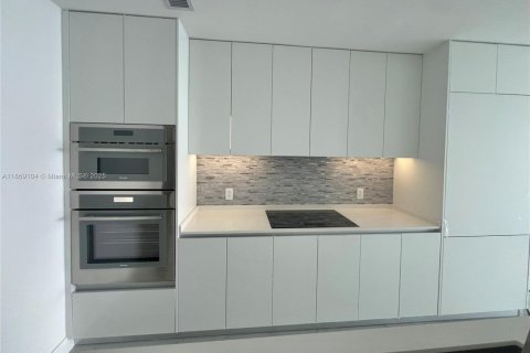 Condo in Miami, Florida, 3 bedrooms  № 1924974 - photo 11