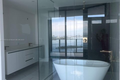 Condo in Miami, Florida, 3 bedrooms  № 1924974 - photo 22