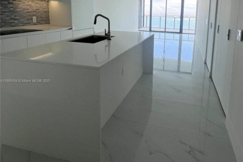 Condo in Miami, Florida, 3 bedrooms  № 1924974 - photo 7