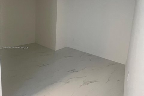 Condo in Miami, Florida, 3 bedrooms  № 1924974 - photo 27