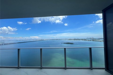 Condo in Miami, Florida, 3 bedrooms  № 1924974 - photo 2