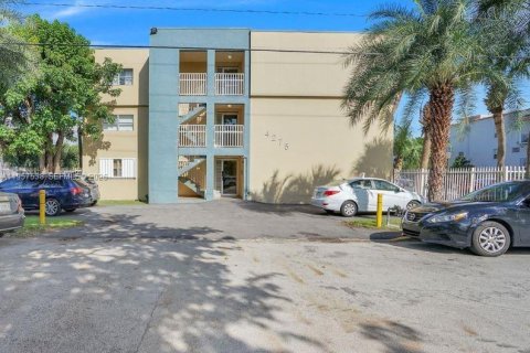 Снять в аренду кондоминиум в Майами, Флорида 1 спальня, 51.1м2, № 2011481 - фото 9