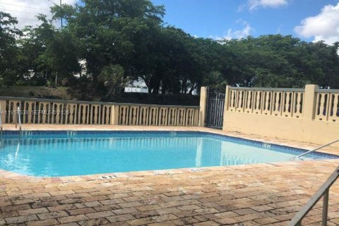 Снять в аренду кондоминиум в Майами, Флорида 1 спальня, 51.1м2, № 2011481 - фото 8