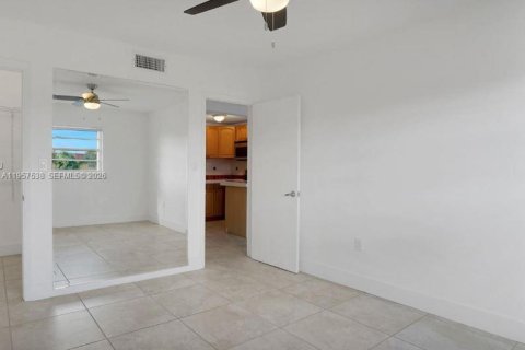 Снять в аренду кондоминиум в Майами, Флорида 1 спальня, 51.1м2, № 2011481 - фото 5