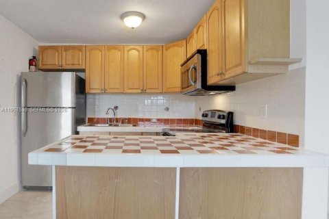 Снять в аренду кондоминиум в Майами, Флорида 1 спальня, 51.1м2, № 2011481 - фото 2