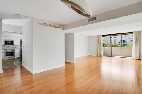 Condo in Coral Gables, Florida, 2 bedrooms  № 2399683 - photo 2