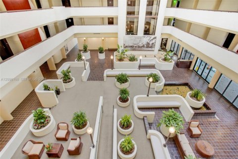 Condo in Coral Gables, Florida, 2 bedrooms  № 2399683