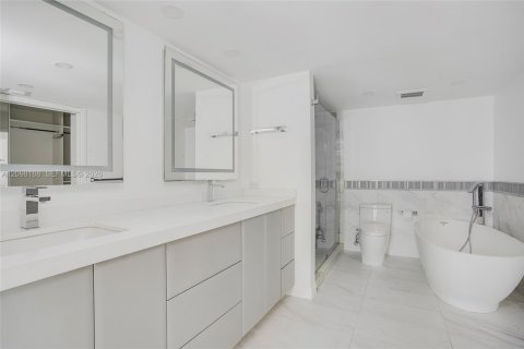 Condo in Coral Gables, Florida, 2 bedrooms  № 2399683 - photo 9