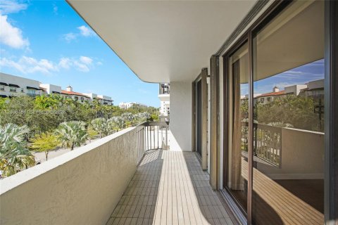 Condo in Coral Gables, Florida, 2 bedrooms  № 2399683 - photo 18