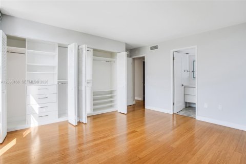 Condo in Coral Gables, Florida, 2 bedrooms  № 2399683 - photo 14
