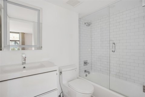 Condo in Coral Gables, Florida, 2 bedrooms  № 2399683 - photo 11