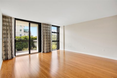 Condo in Coral Gables, Florida, 2 bedrooms  № 2399683 - photo 12