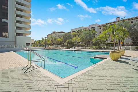 Condo in Coral Gables, Florida, 2 bedrooms  № 2399683 - photo 20