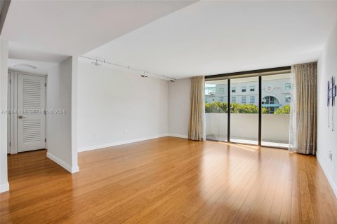 Condo in Coral Gables, Florida, 2 bedrooms  № 2399683 - photo 4