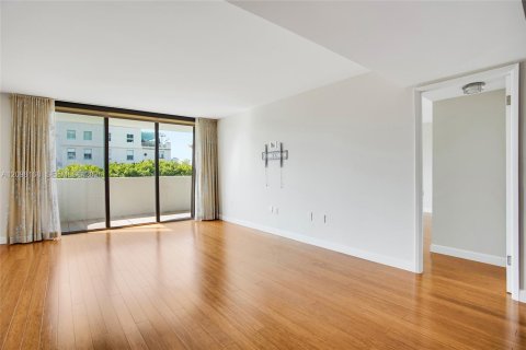Condo in Coral Gables, Florida, 2 bedrooms  № 2399683 - photo 3