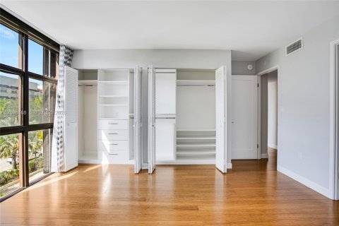 Condo in Coral Gables, Florida, 2 bedrooms  № 2399683 - photo 15