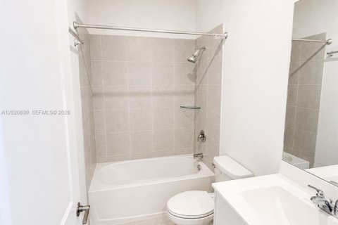 Купить таунхаус в Хомстед, Флорида 3 спальни, 129.41м2, № 2077724 - фото 12