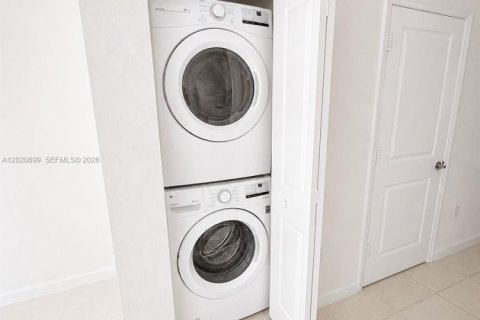 Купить таунхаус в Хомстед, Флорида 3 спальни, 129.41м2, № 2077724 - фото 6