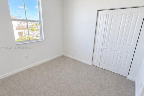 Купить таунхаус в Хомстед, Флорида 3 спальни, 129.41м2, № 2077724 - фото 11