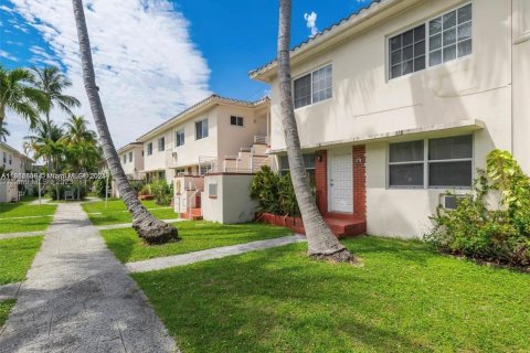 Condo in Miami Beach, Florida, 1 bedroom № 2082351 - photo 3