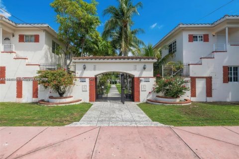 Condo in Miami Beach, Florida, 1 bedroom  № 2082351