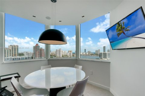 Copropriété à vendre à Aventura, Floride: 4 chambres, 336.31 m2 № 1858705 - photo 10