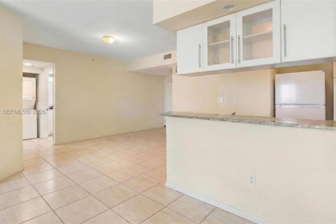 Condo in Miami, Florida, 2 bedrooms  № 2026414 - photo 13