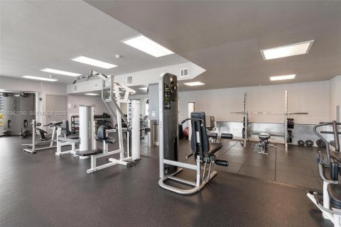 Condo in Miami, Florida, 2 bedrooms  № 2026414 - photo 22
