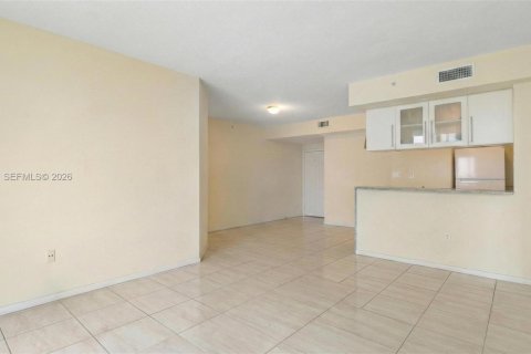 Condo in Miami, Florida, 2 bedrooms  № 2026414 - photo 12