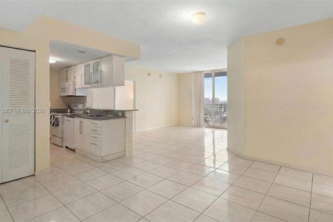 Condo in Miami, Florida, 2 bedrooms  № 2026414 - photo 6