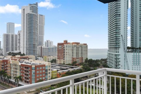 Condo in Miami, Florida, 2 bedrooms  № 2026414 - photo 8