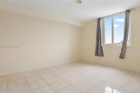 Condo in Miami, Florida, 2 bedrooms  № 2026414 - photo 15