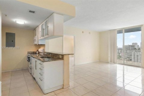 Condo in Miami, Florida, 2 bedrooms  № 2026414 - photo 7