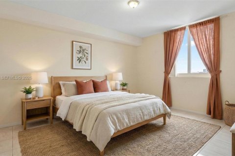 Condo in Miami, Florida, 2 bedrooms  № 2026414 - photo 2