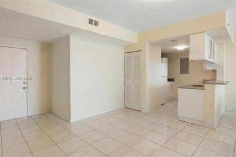 Condo in Miami, Florida, 2 bedrooms  № 2026414 - photo 10