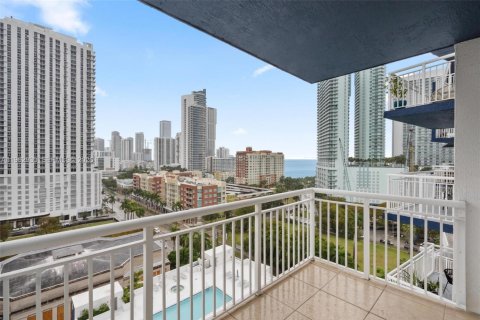 Condo in Miami, Florida, 2 bedrooms  № 2026414 - photo 9