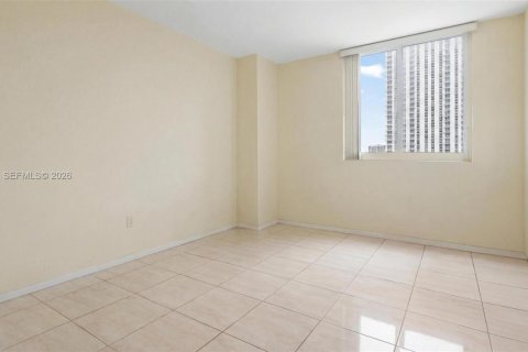 Condo in Miami, Florida, 2 bedrooms  № 2026414 - photo 16