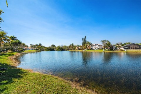 Купить таунхаус в Пемброк-Пайнс, Флорида 3 спальни, 140.93м2, № 2034035 - фото 25