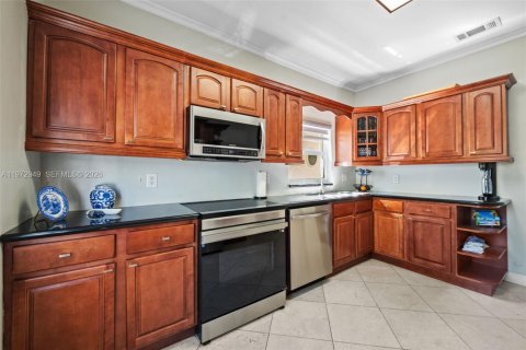 Купить таунхаус в Пемброк-Пайнс, Флорида 3 спальни, 140.93м2, № 2034035 - фото 11