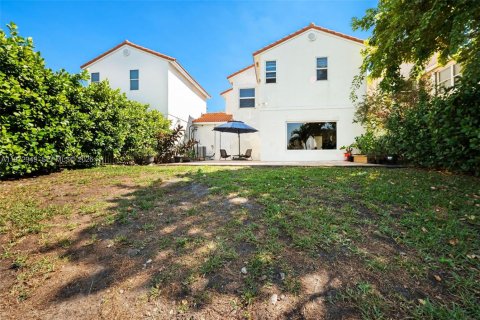 Купить таунхаус в Пемброк-Пайнс, Флорида 3 спальни, 140.93м2, № 2034035 - фото 24