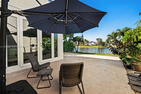 Купить таунхаус в Пемброк-Пайнс, Флорида 3 спальни, 140.93м2, № 2034035 - фото 23