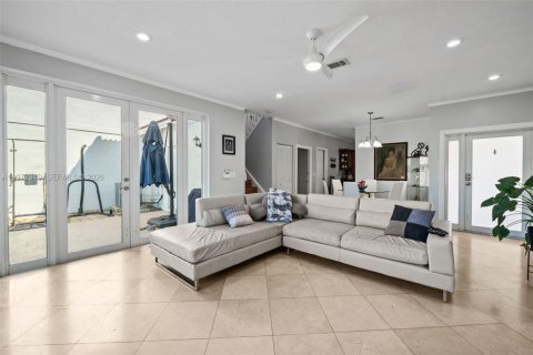 Купить таунхаус в Пемброк-Пайнс, Флорида 3 спальни, 140.93м2, № 2034035 - фото 8