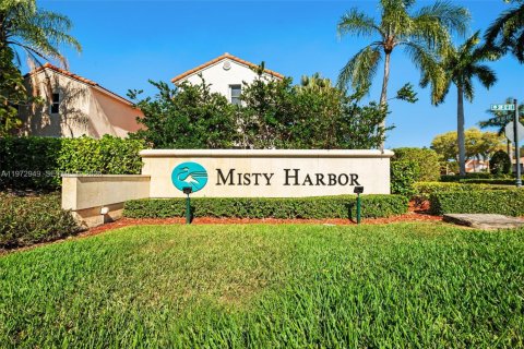 Таунхаус в Пемброк-Пайнс, Флорида 3 спальни, 140.93м2 № 2034035