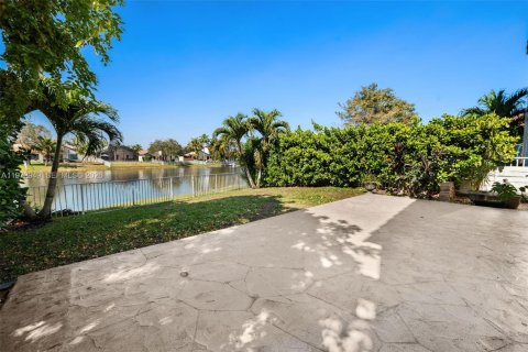 Купить таунхаус в Пемброк-Пайнс, Флорида 3 спальни, 140.93м2, № 2034035 - фото 21