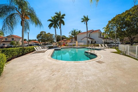 Купить таунхаус в Пемброк-Пайнс, Флорида 3 спальни, 140.93м2, № 2034035 - фото 26